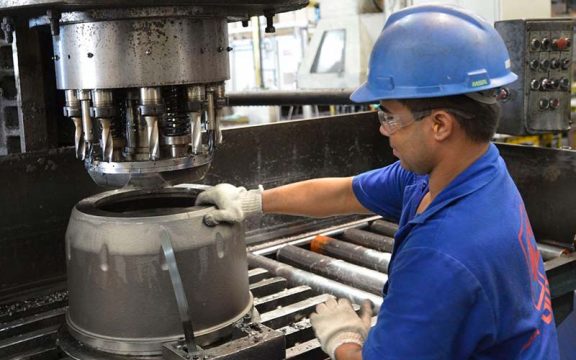 Vendas da indústria de máquinas e equipamentos têm alta de 29%